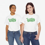 2 witte T-shirts met groene "PLANTEN MAMMA" print; ronde hals en korte mouwen