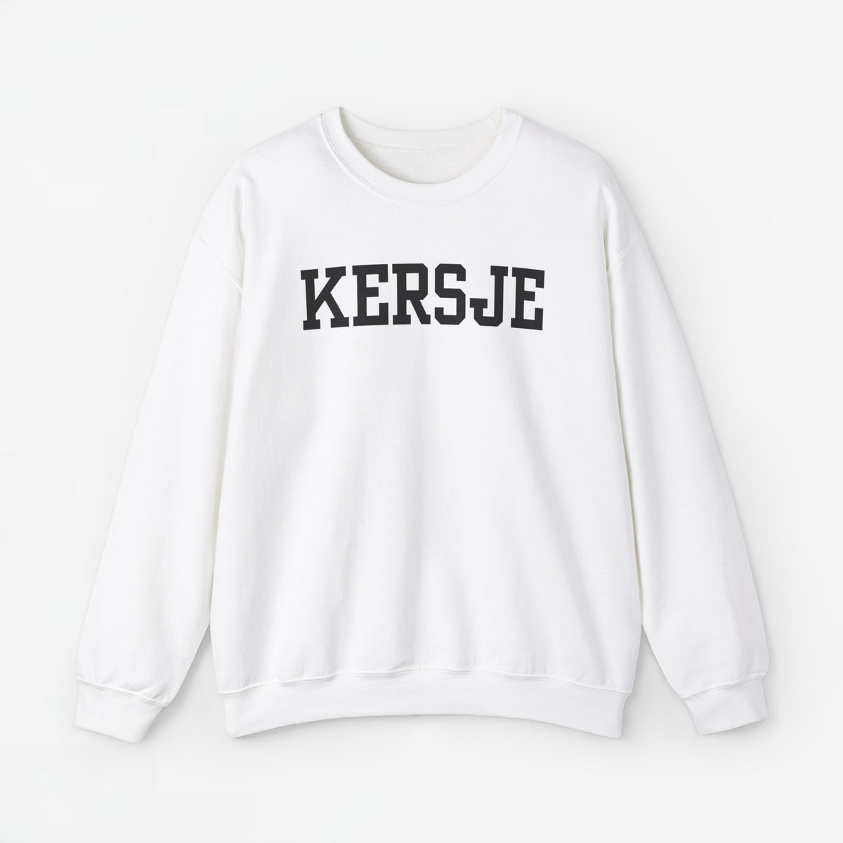 Witte trui met 'KERSJE' print op de borst.