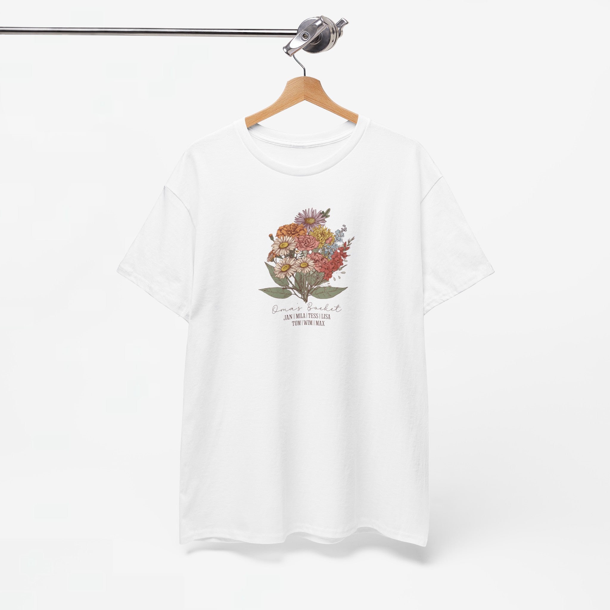 Gepersonaliseerde Moederdag Mama Cadeau - T-shirt - Oma's boeket met namen en geboortemaand bloemen