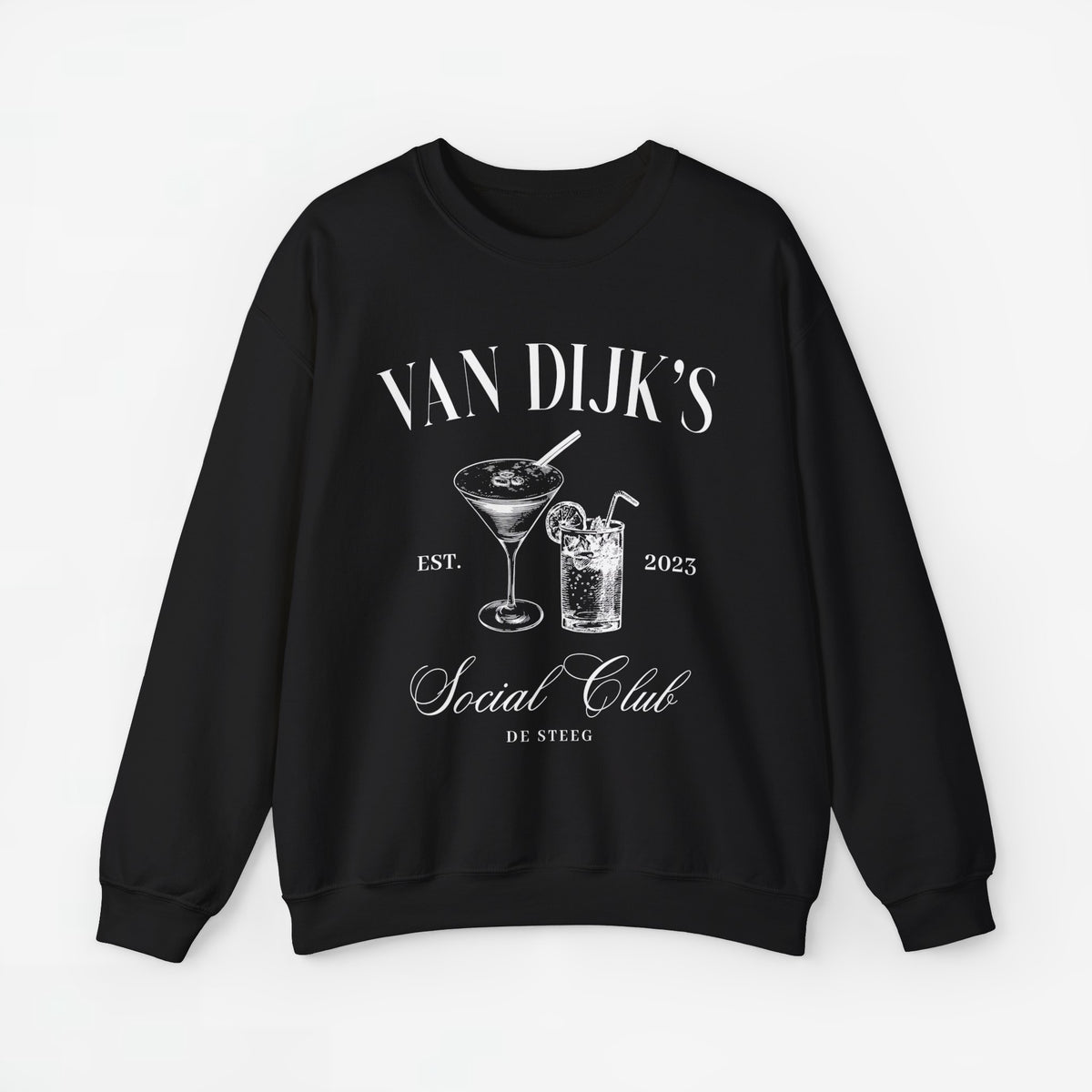 Zwarte sweatshirt met opdruk “Van Dijk's”, cocktailglazen en jaartal 2023
