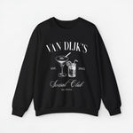 Zwarte sweatshirt met opdruk “Van Dijk's”, cocktailglazen en jaartal 2023