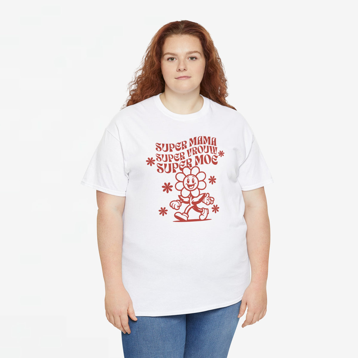 Witte oversized T-shirt met ronde hals en rode 'Super Mama' tekst en illustratie voorop