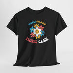 Zwart T-shirt met ronde hals en grote borstprint “Overstimulated Moms Club”