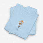 Lichtblauw T-shirt met bloemillustratie op de borst, korte mouwen