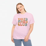 Roze oversized T-shirt met ronde hals en 'Tired Moms Club' frontprint.