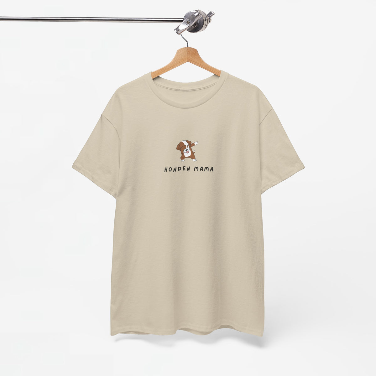 Oversized T-shirt beige op hanger met borstprint "HONDEN MAMA"