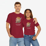 Bordeauxrood T-shirt met bloemenboeketprint en witte tekst, gedragen door twee personen.