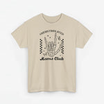 Oversized T-shirt zandkleurig met zwarte hand-illustratie en ‘Moms Club’