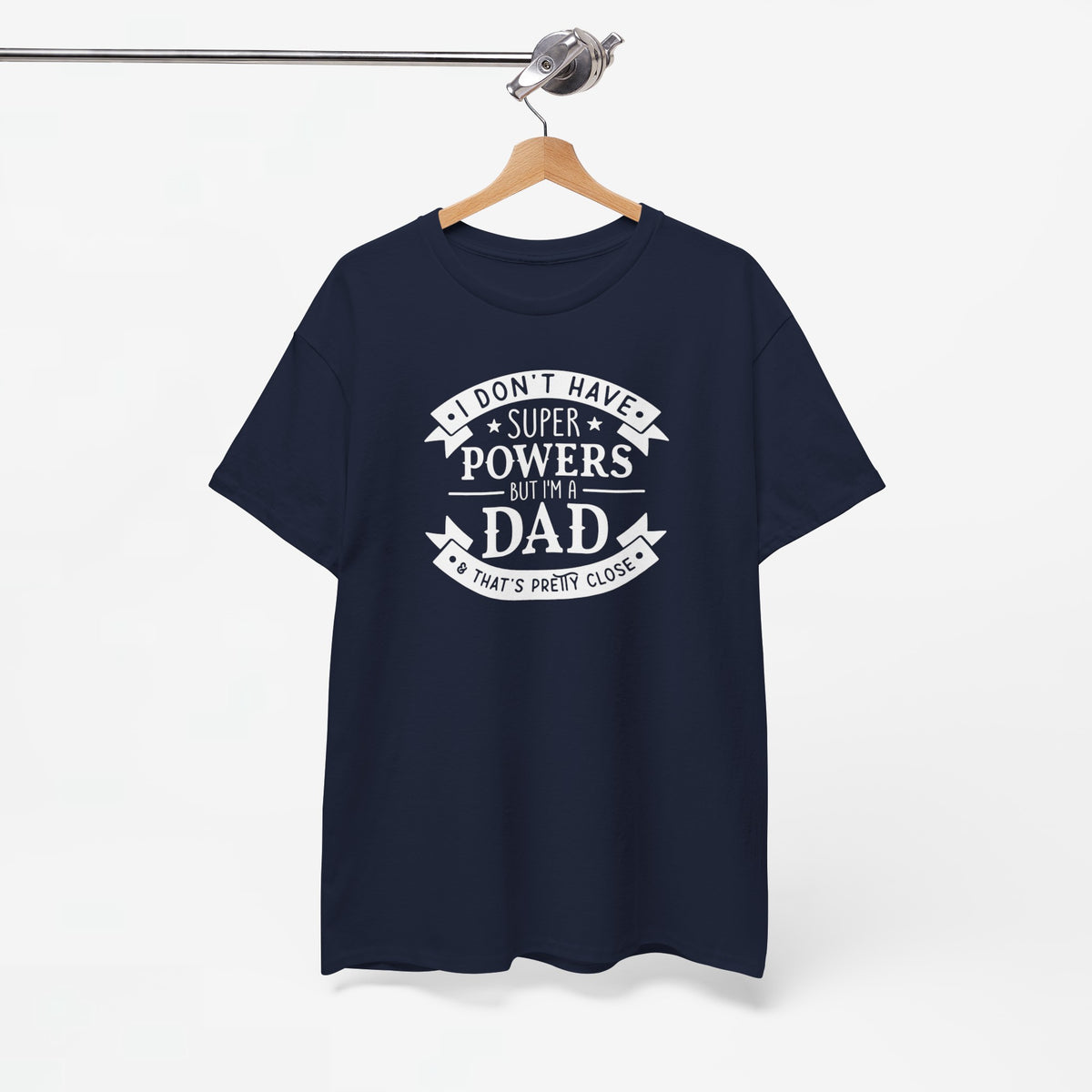 Donkerblauw T-shirt aan kleerhanger met ronde hals en witte opdruk 'Super Powers' en 'Dad'