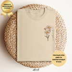 Beige T-shirt met kleine bloemenprint van geboortemaand op de borst