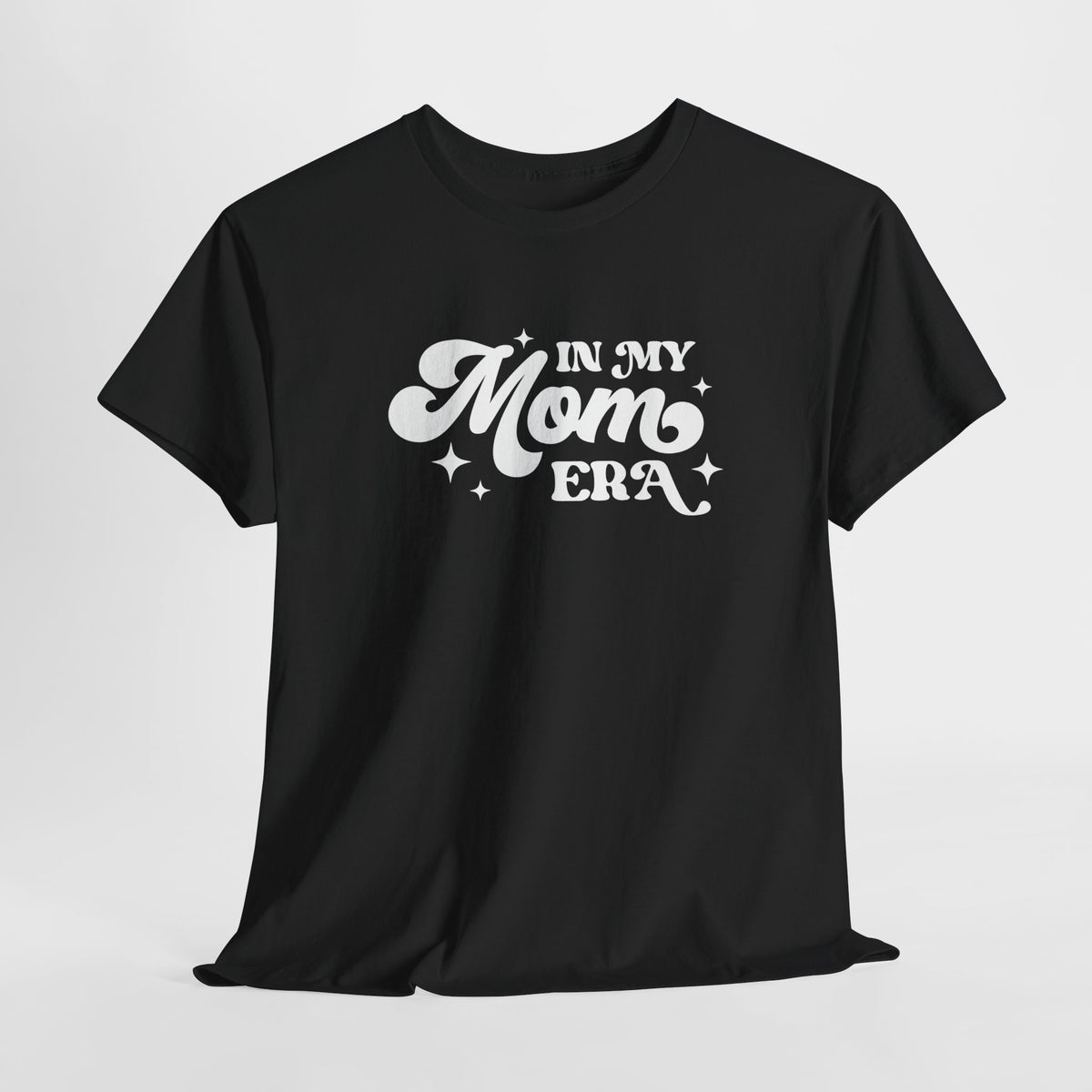 Zwart oversized T-shirt met wit logo “In My Mom Era” op borst