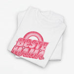 Wit oversized t-shirt met grote opdruk “BESTE MAMA” en regenboogcirkel