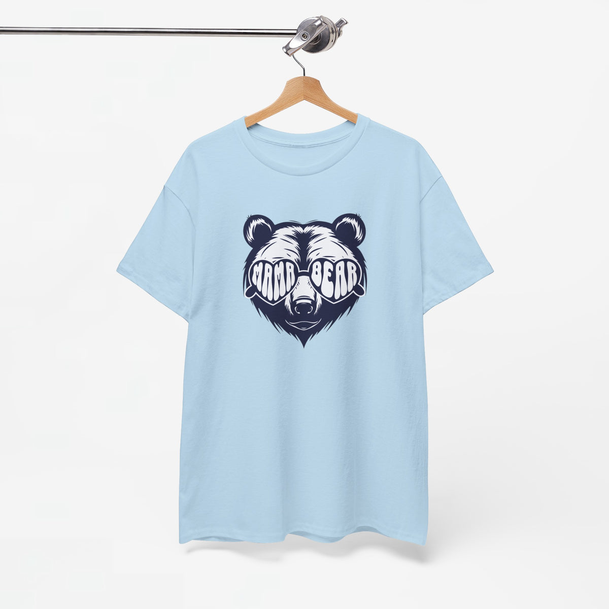 Lichtblauwe oversized T-shirt met zwart 'MAMA-BEAR' bearmotief, front aanzicht