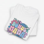 Wit oversized T-shirt met bloemenprint en kleurrijke tekst “BONUS MAMA” op de borst.
