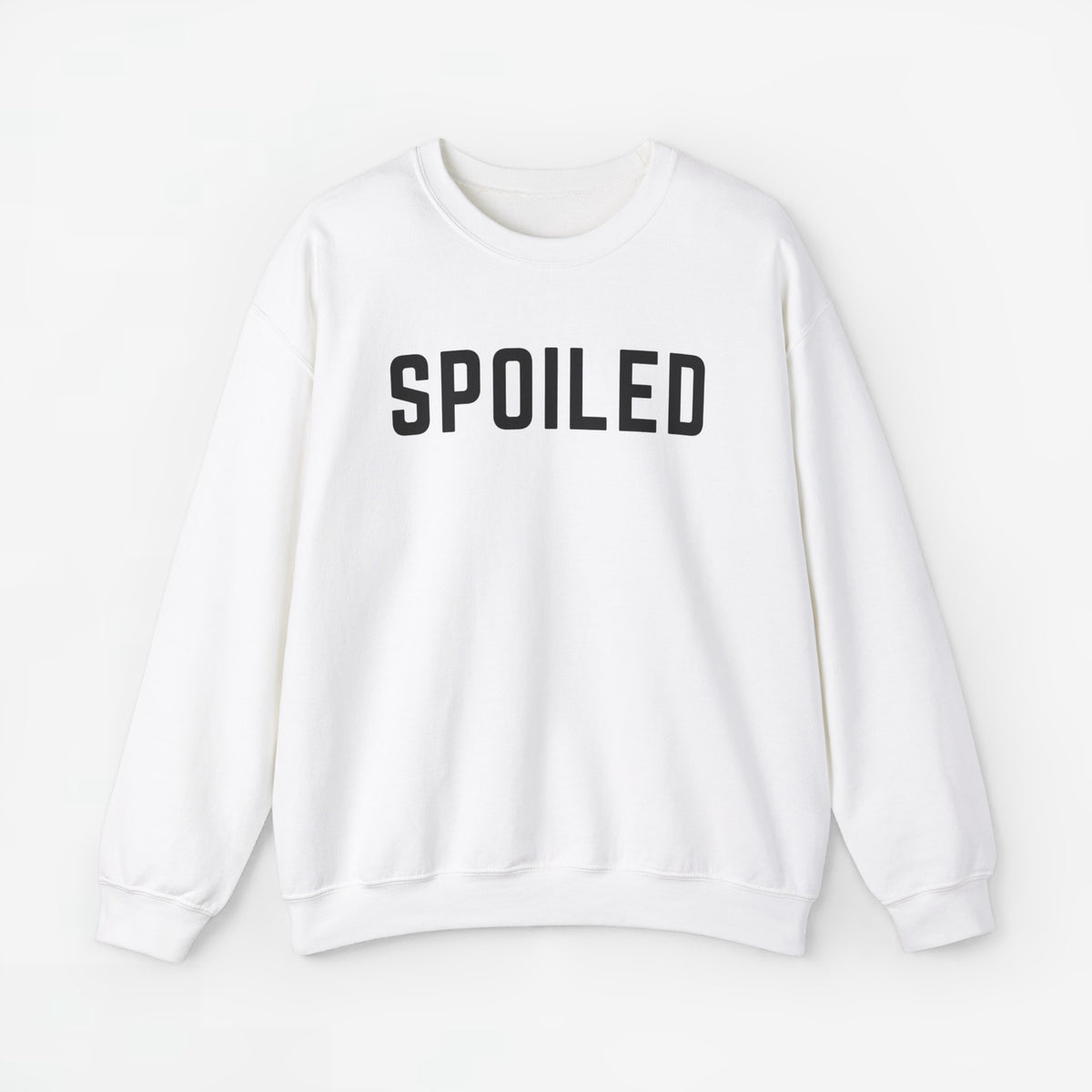 Sweatshirt met lange mouwen in wit met tekst SPOILED op de borst.