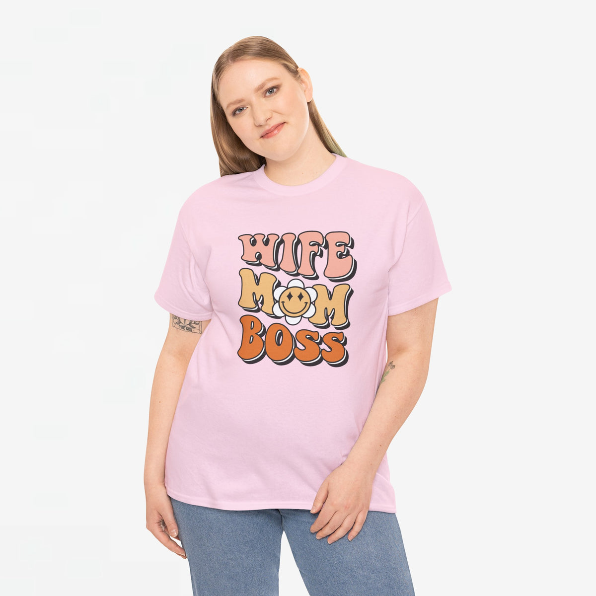 Roze T-shirt met ronde hals en kleurrijke opdruk 'WIFE MOM BOSS'