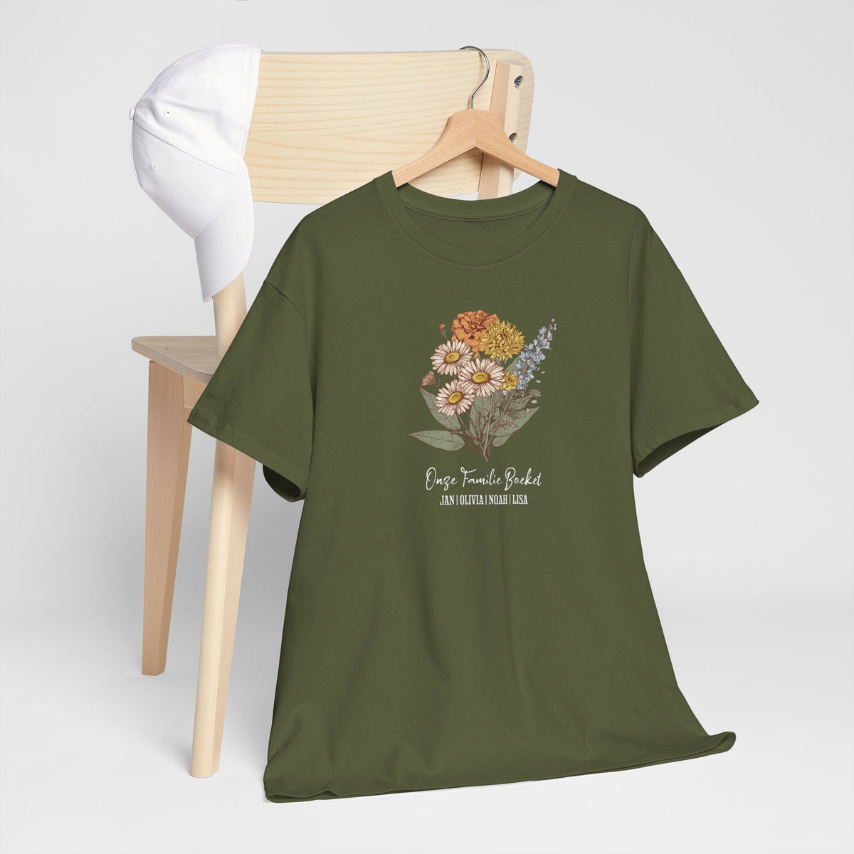 T-shirt legergroen op kleerhanger met bloemenboeketprint en tekst