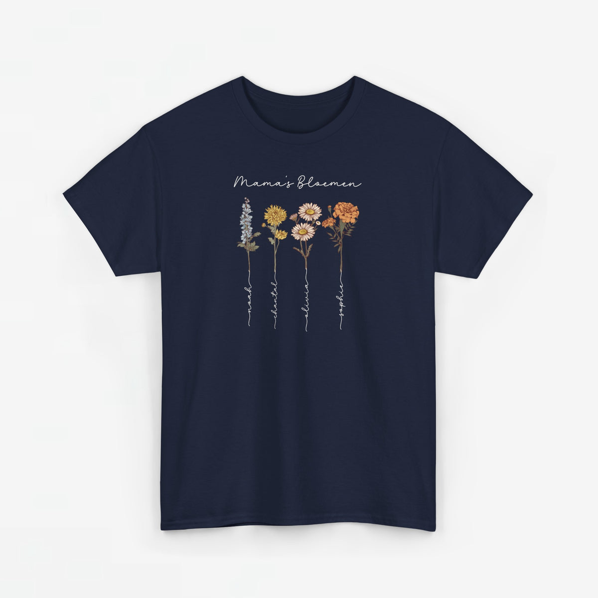 Donkerblauwe T-shirt met bloemenprint en witte sierlijke tekst op de borst