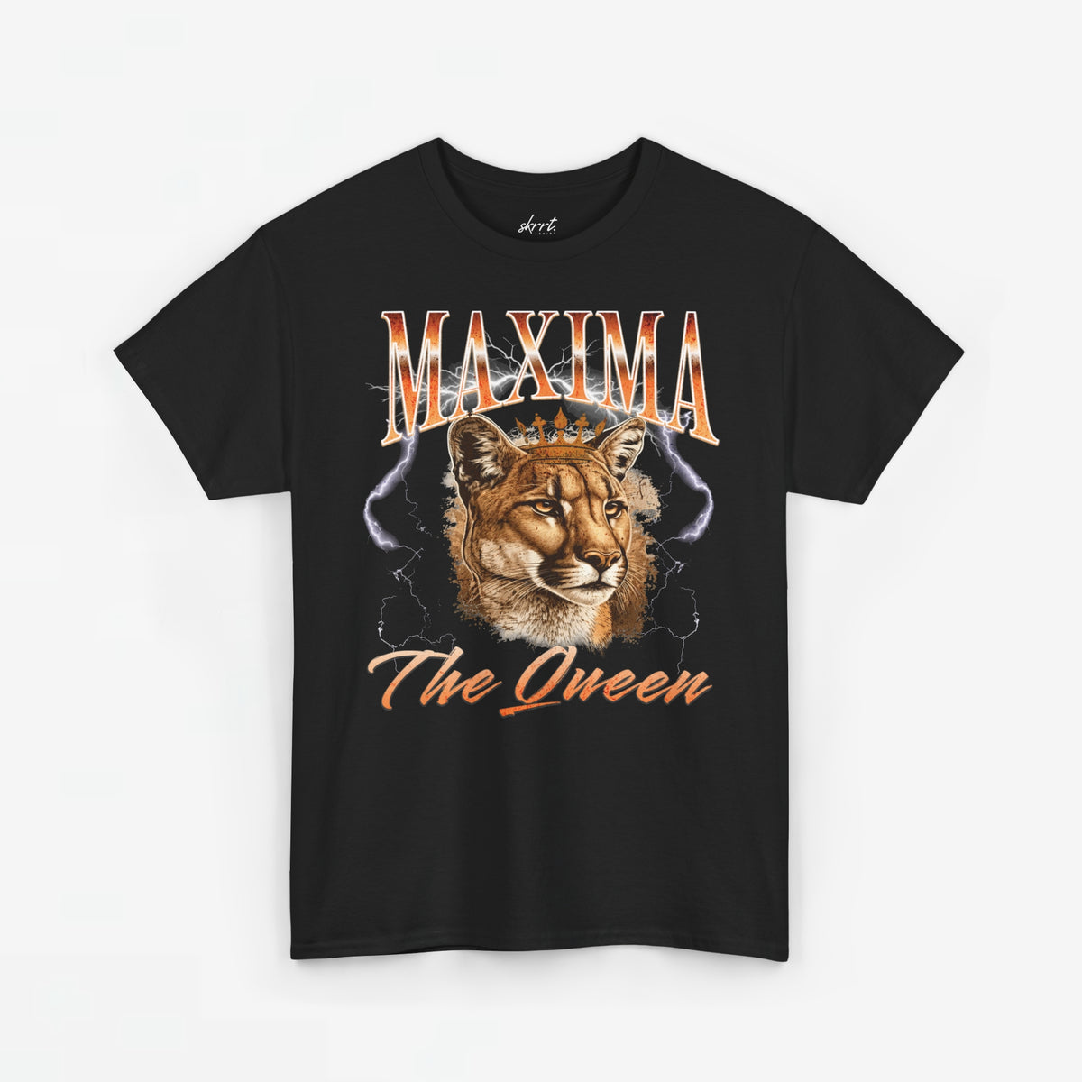 Zwarte oversized T-shirt met leeuwenkoningin-print en tekst “The Queen” op de borst