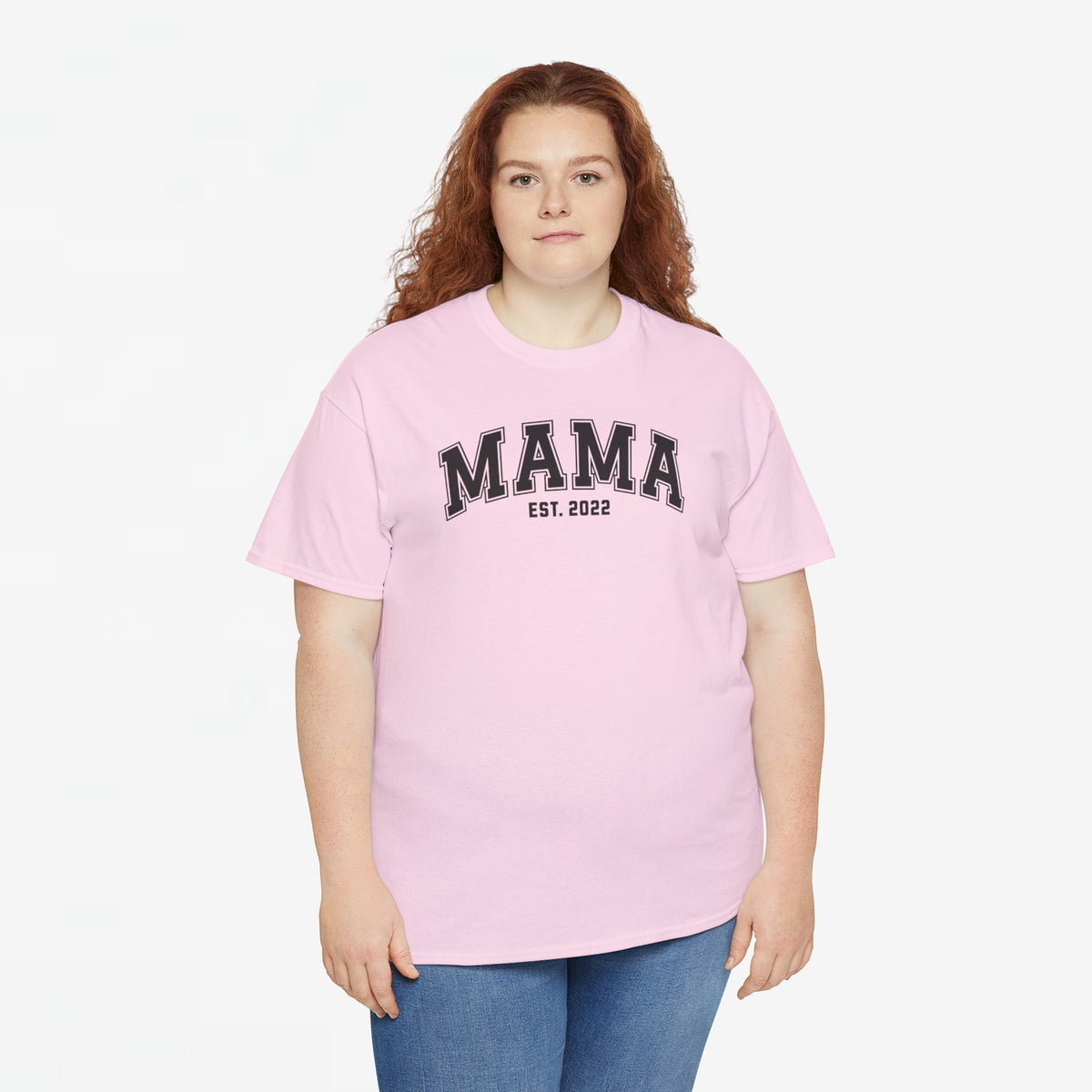 Roze Mama T-shirt met “MAMA” en “EST. 2022” borstprint, ronde hals
