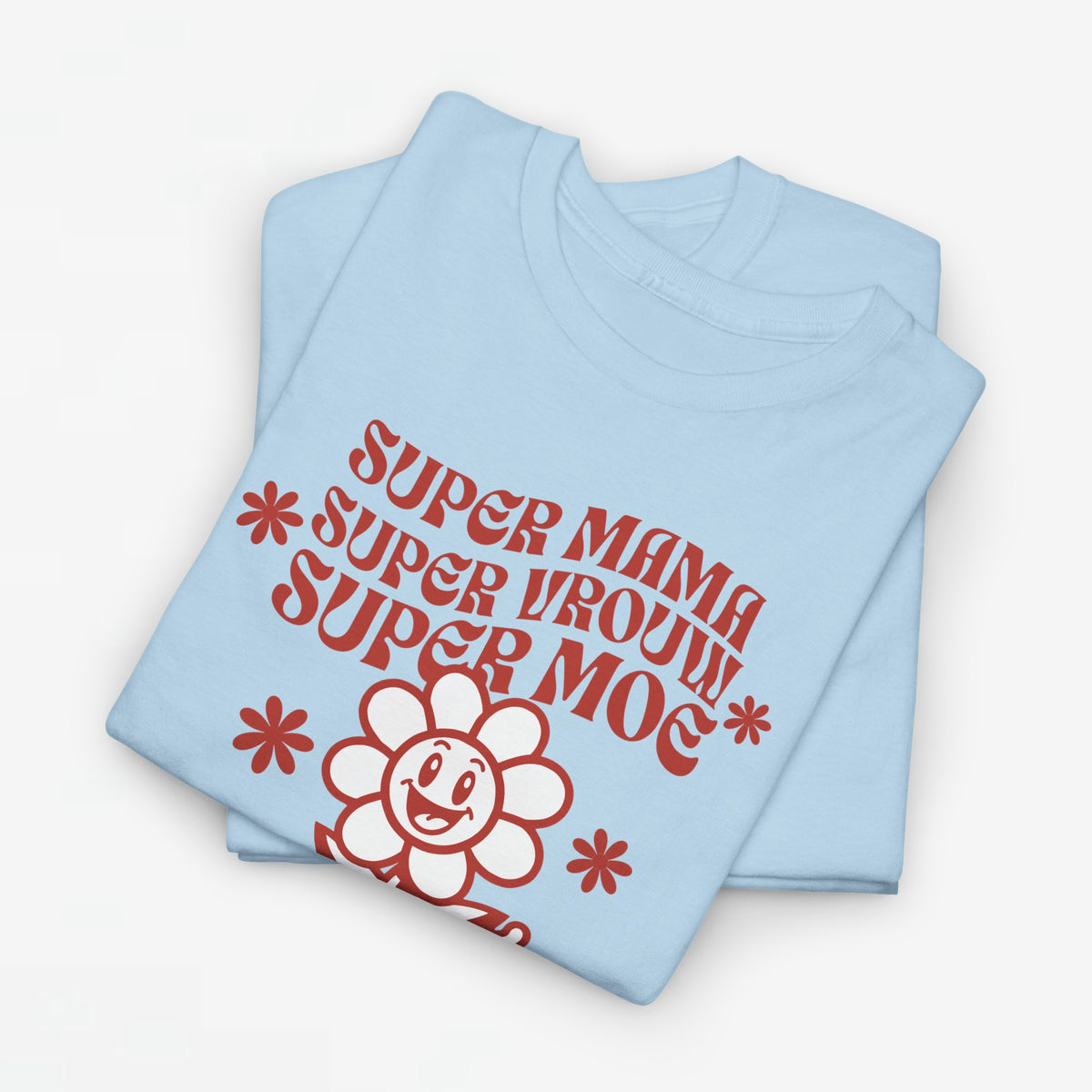 T-shirt oversized in lichtblauw met rode tekstprint en bloemdecor rond een lachend figuur