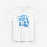 Witte T-shirt met blauw printopschrift “JONGENS MAMA” op de borst, ronde hals