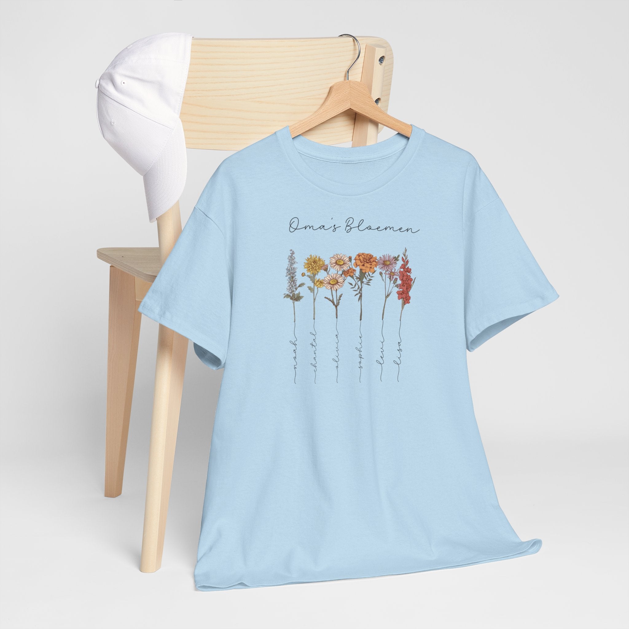 Gepersonaliseerde Moederdag Mama Cadeau - T-shirt - Oma's Bloemen met namen en geboortemaand bloemen (zwarte tekst)