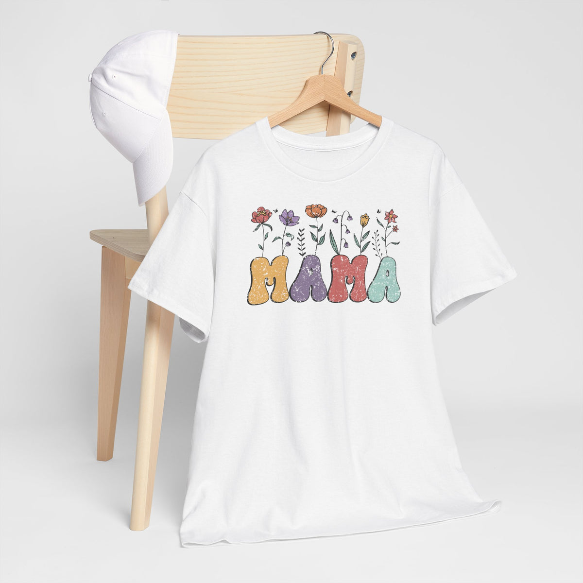 Wit t-shirt op hanger met 'MAMA'-print en bloemen voorop