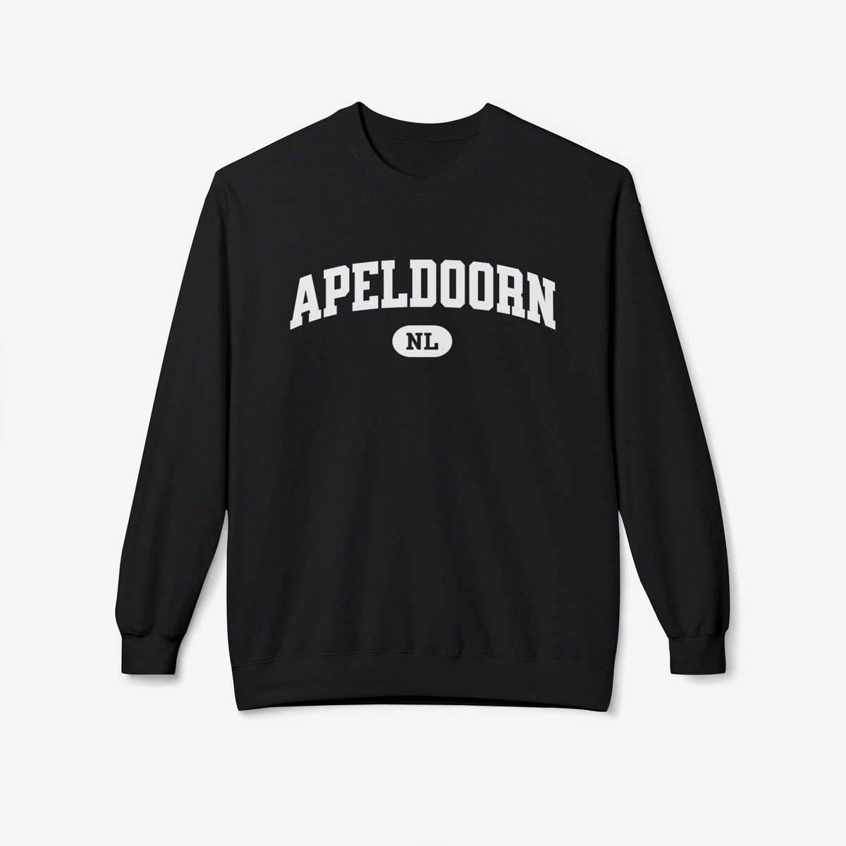Zwarte varsity sweater met grote tekstprint en ronde NL-badge