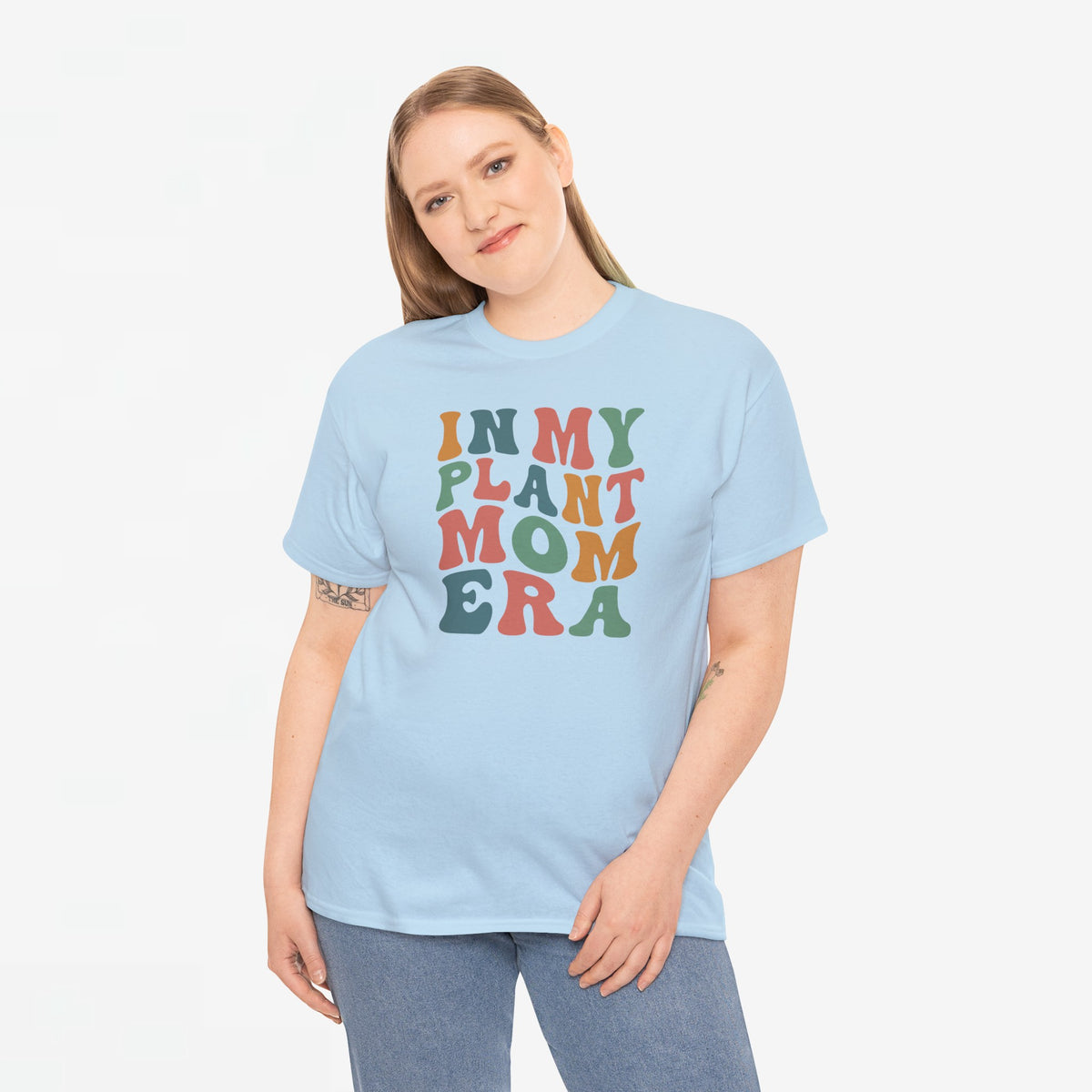 Lichtblauw oversized T-shirt met ronde hals en kleurenprint “IN MY PLANT MOM ERA”.