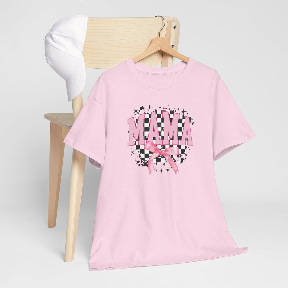 Roze T-shirt met ronde hals en MAMA-print met strik en spikkels