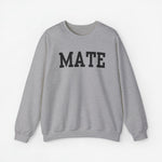 Lichtgrijze sweater met opdruk 'MATE' en lange mouwen