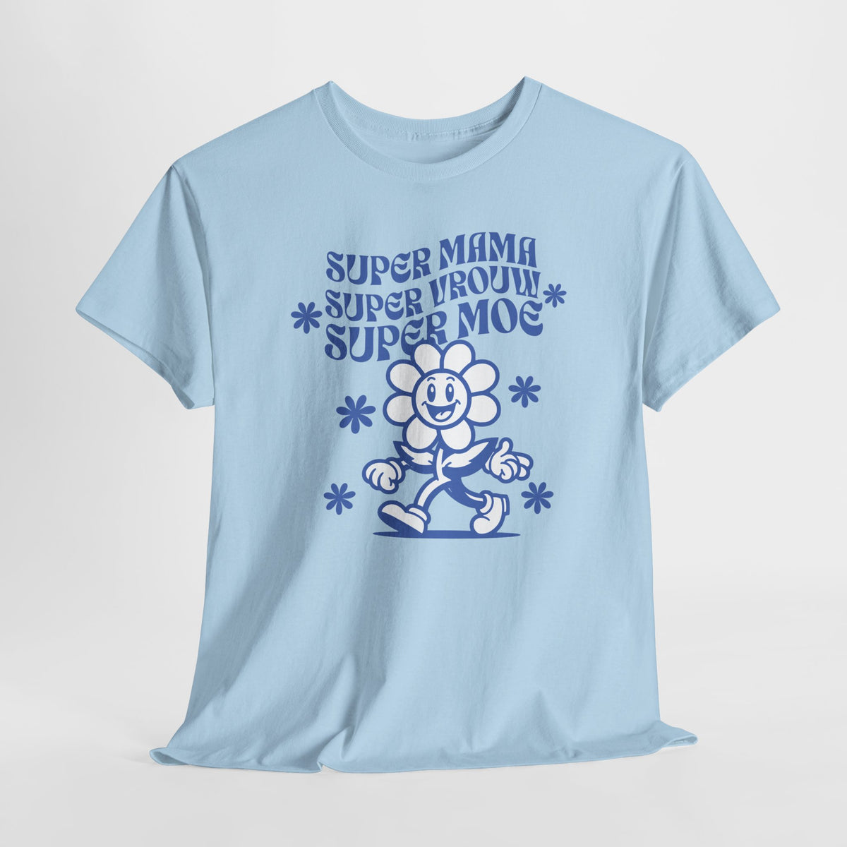 Lichtblauwe oversized t-shirt met blauwe ‘Super mama’ tekst en moeder-illustratie