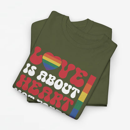 Gay Pride T-shirt - Love is about heart, not parts (witte tekst) - Oversized #30