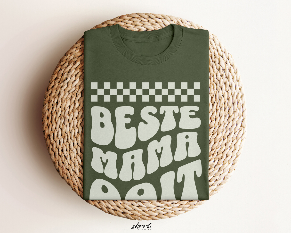 Militair groene oversized t-shirt met grote witte bedrukking 'BEST MAMA'
