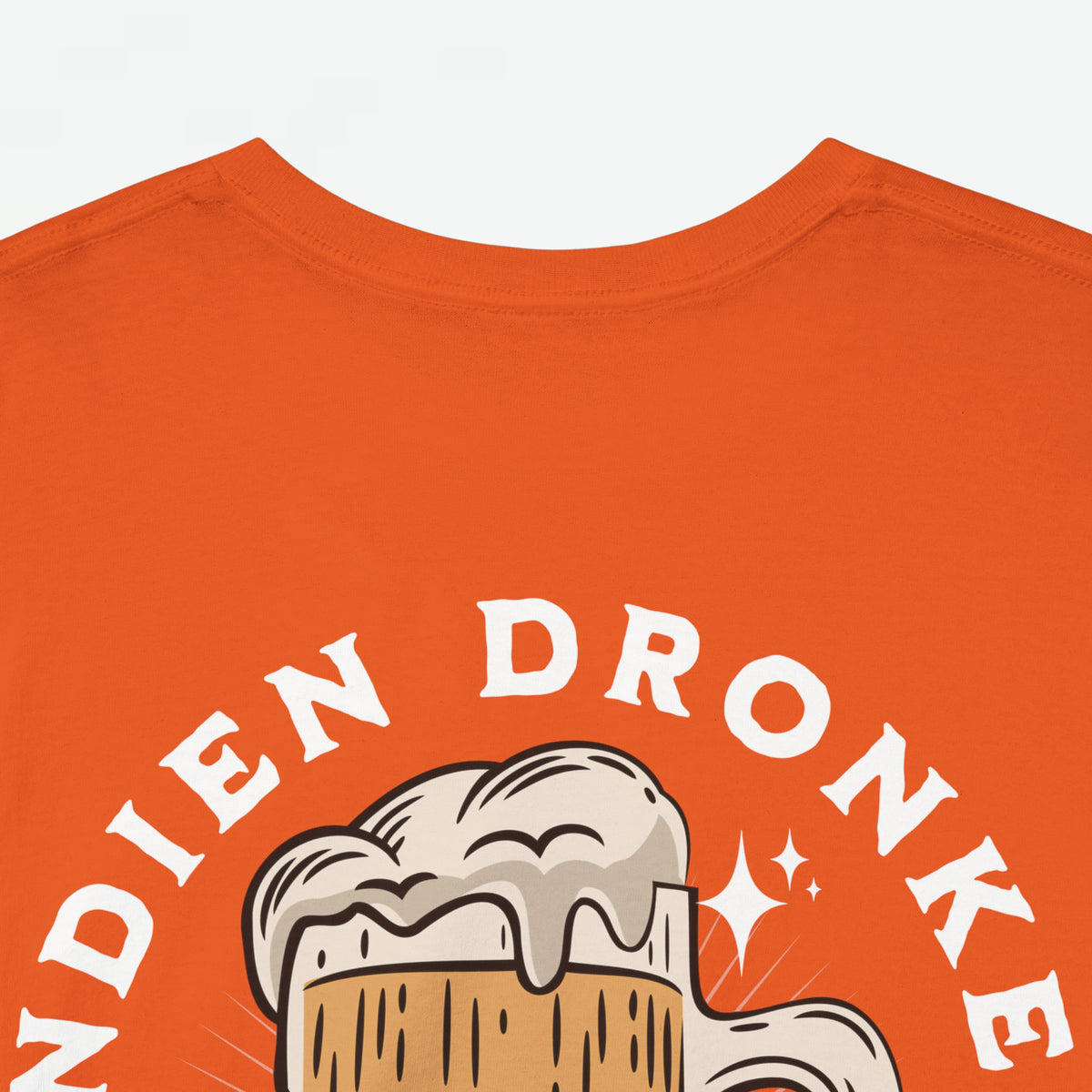 Oranje heren T-shirt close-up van voorprint met biersymbool en letters