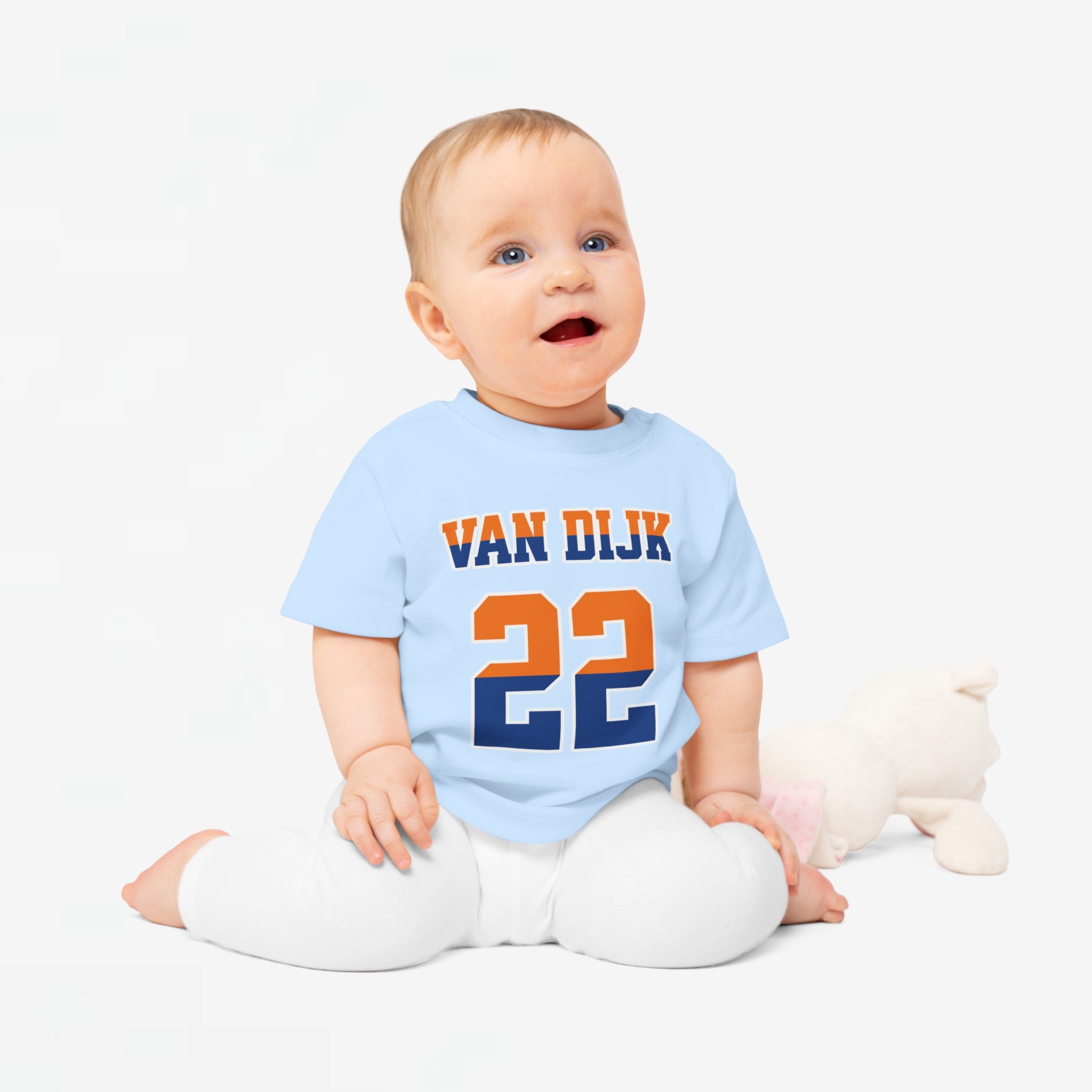 Baby T-shirt voor EK, WK en Koningsdag - Personaliseer met Naam & Rugnummer - oranje en blauwe tekst (Voorkant)