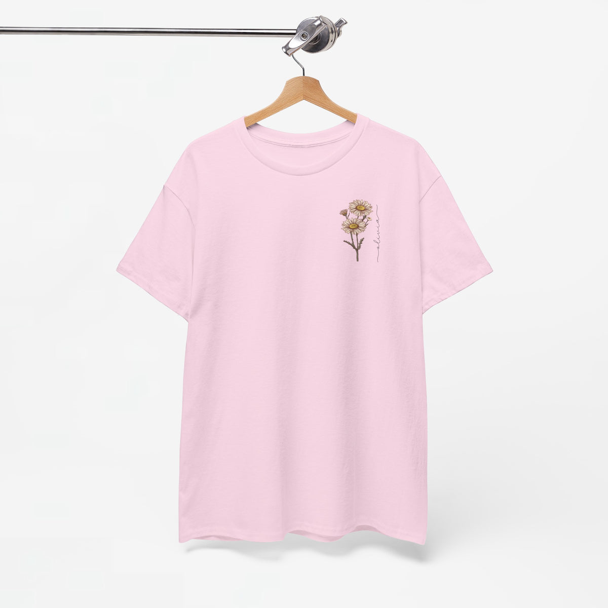 Roze T-shirt met kleine bloemetjesprint aan de voorkant