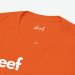 Oranje t-shirt met ronde hals; kleine merkprint en '100% cotton' in nek