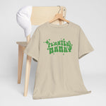 Beige T-shirt met ronde hals en groene PLANTEN MAMMA print aan houten hanger