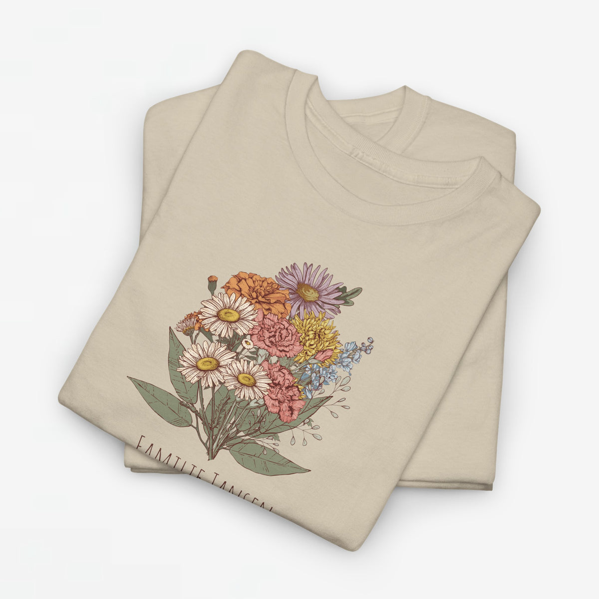Beige T-shirt met bloemenboeketprint en tekst "FAMILIE JANSEN" op de borst