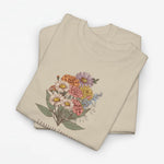 Beige T-shirt met bloemenboeketprint en tekst "FAMILIE JANSEN" op de borst