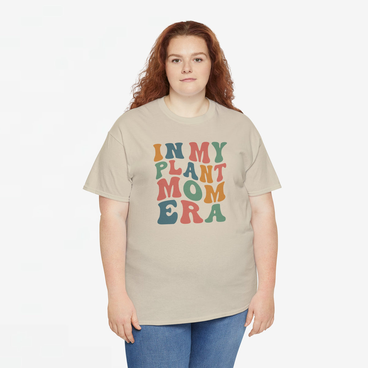 Beige oversized T-shirt met ronde hals en kleurrijke plant-mom print op de voorkant
