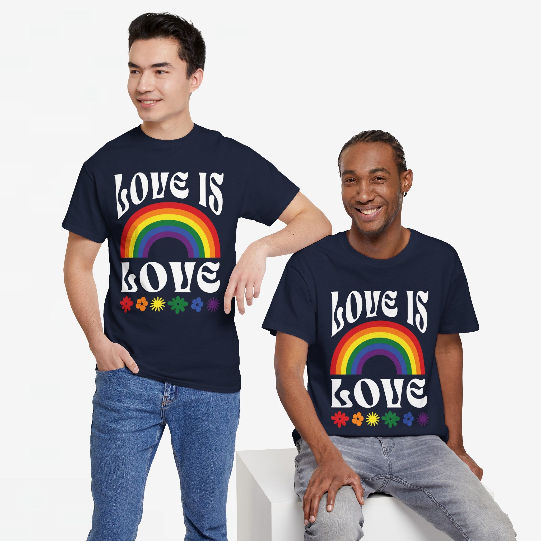 Gay Pride T-shirt - Love is love (witte tekst) - Oversized #54