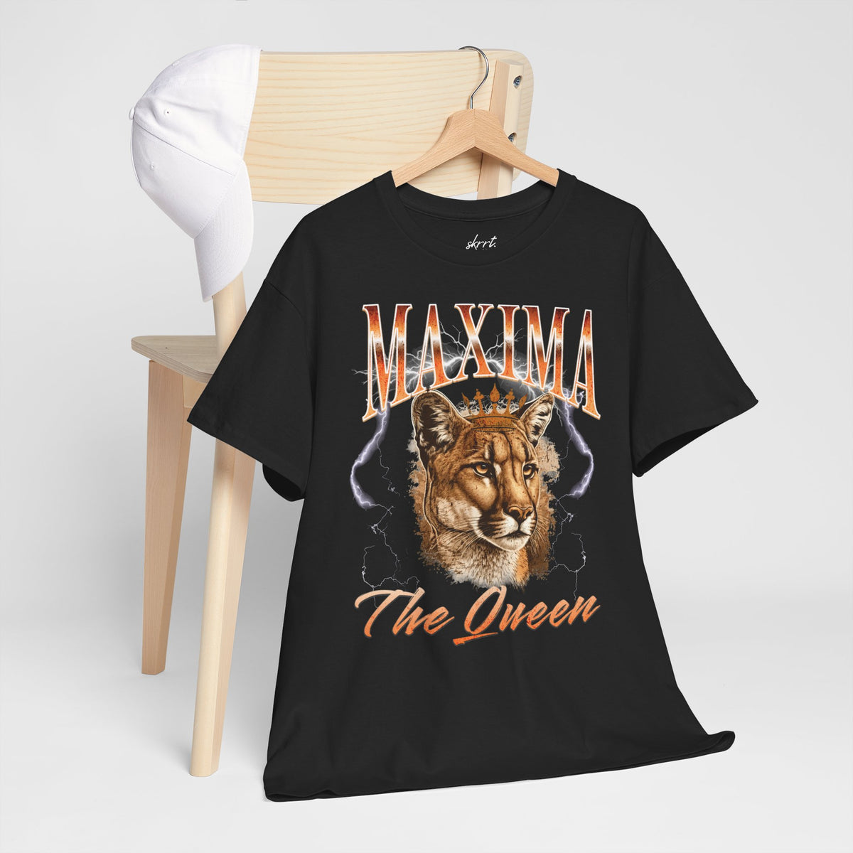 Zwarte oversized T-shirt met leeuwenkoningin-print en “The Queen” op de voorkant
