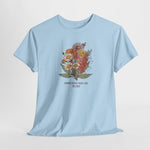 Lichtblauwe t-shirt met bloemenboeketprint op de borst.
