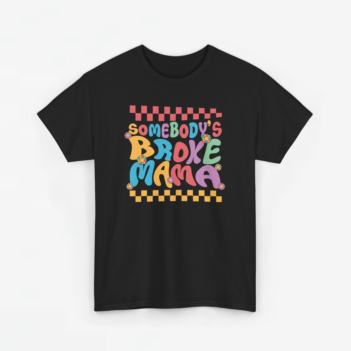 Zwart t-shirt met kleurrijke voorprint 'Somebody's Broke Mama' in checkerlijn