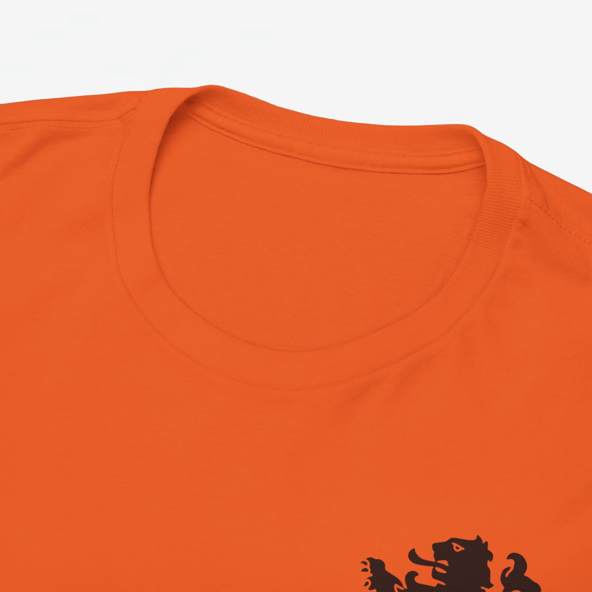 Oranje T-shirt voor EK, WK en Koningsdag - Personaliseer met Naam & Rugnummer - LEEUW (zwarte tekst)