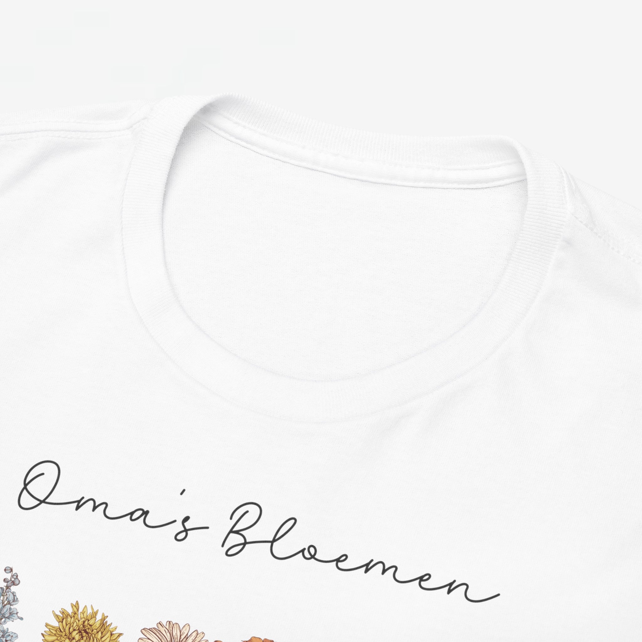Gepersonaliseerde Moederdag Mama Cadeau - T-shirt - Oma's Bloemen met namen en geboortemaand bloemen (zwarte tekst)