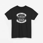 Zwarte T-shirt met witte tekstprint “superpowers” en “dad”